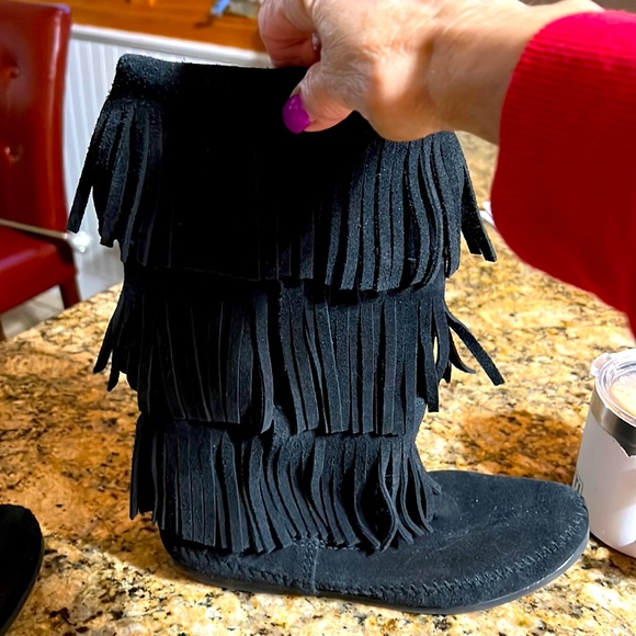 Minnetonka bootie black size 9med. Suede comfortable - Picture 1 of 2